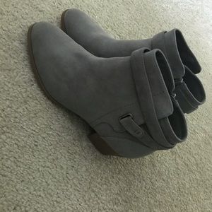 Giani Bernini women’s memory foam casual shoes